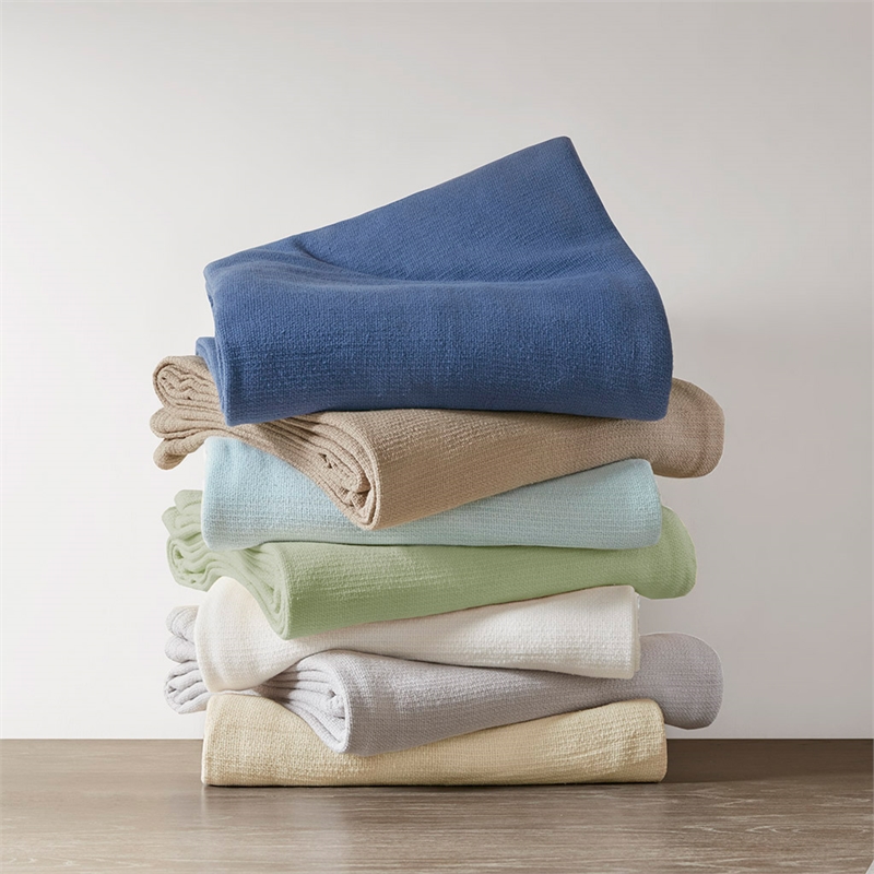 Pemberly Row Contemporary Lightweight Cotton King Blanket in Mint