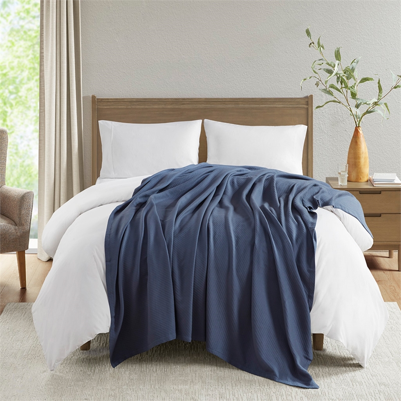 Pemberly Row Modern Ring Spun Soft Cotton King Blanket in Navy