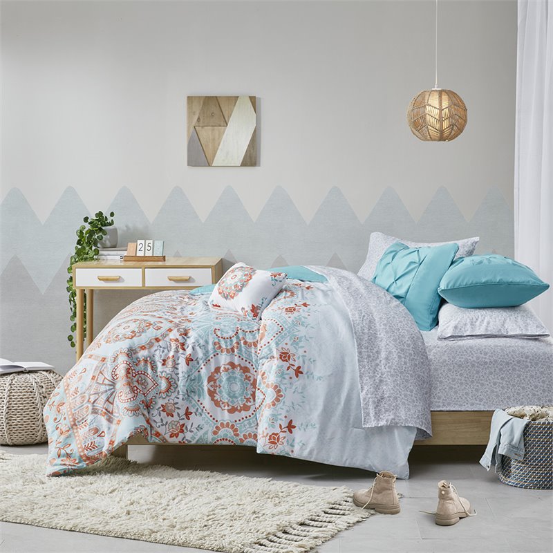 Pemberly Row 6-piece Microfiber Complete Bed and Sheet Set in Blue