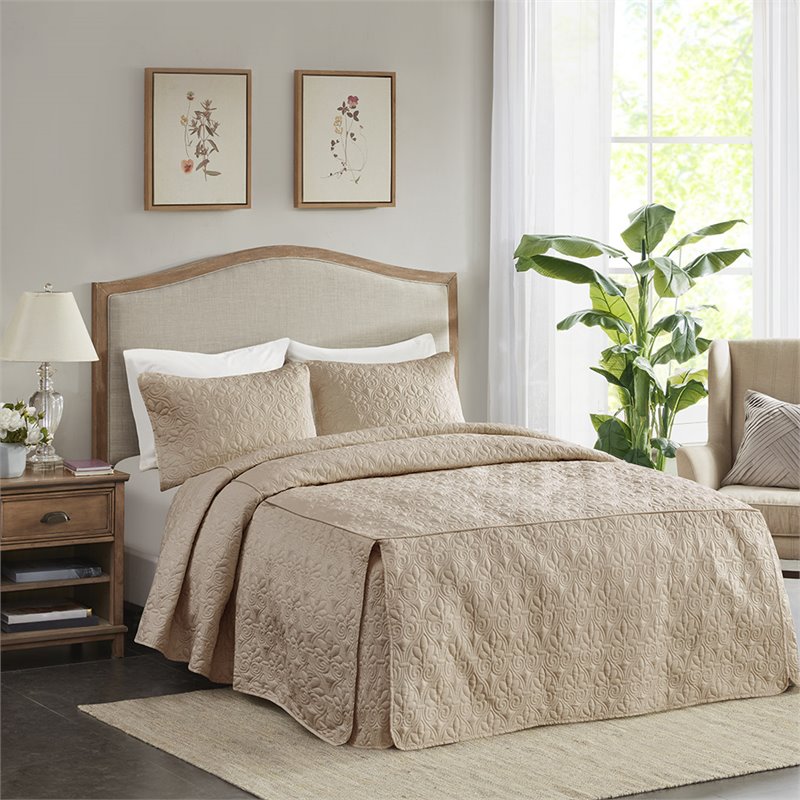 Pemberly Row Traditional 100 Percent Polyester Fitted Bedspread in Brown