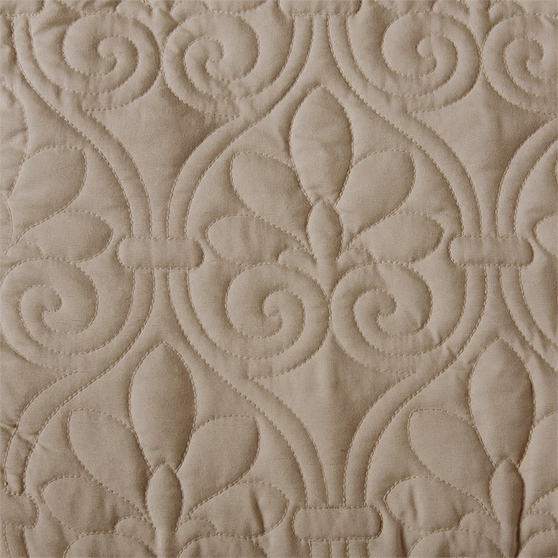 Pemberly Row Traditional 100 Percent Polyester Fitted Bedspread in Brown
