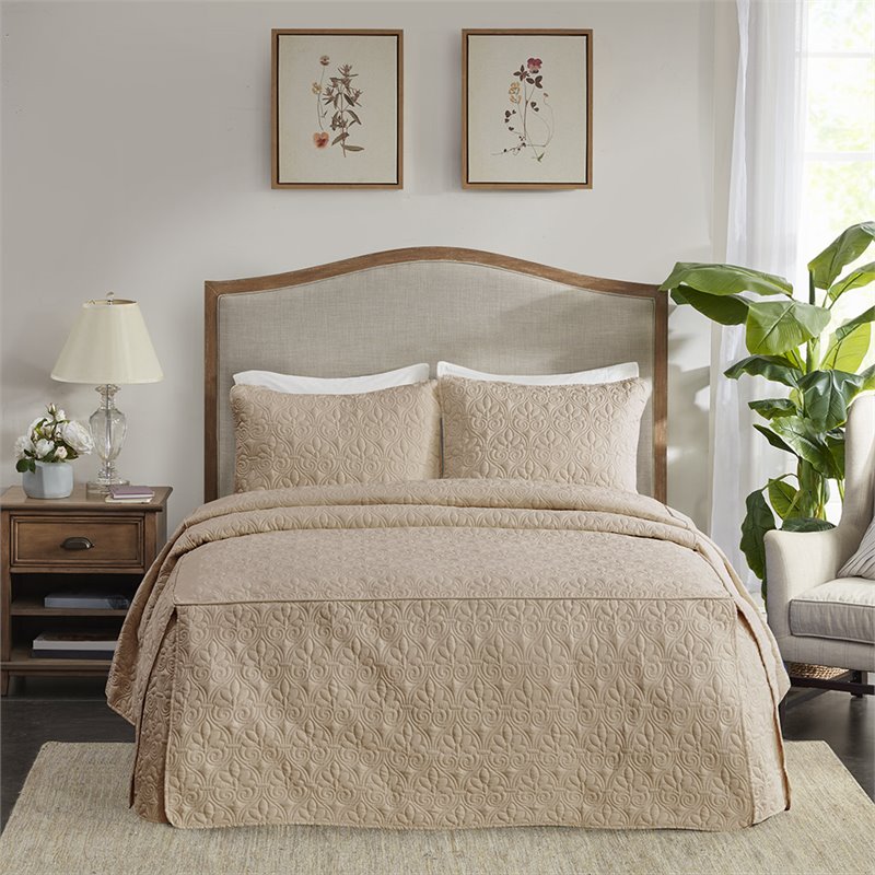 Pemberly Row Traditional 100 Percent Polyester Fitted Bedspread in Brown
