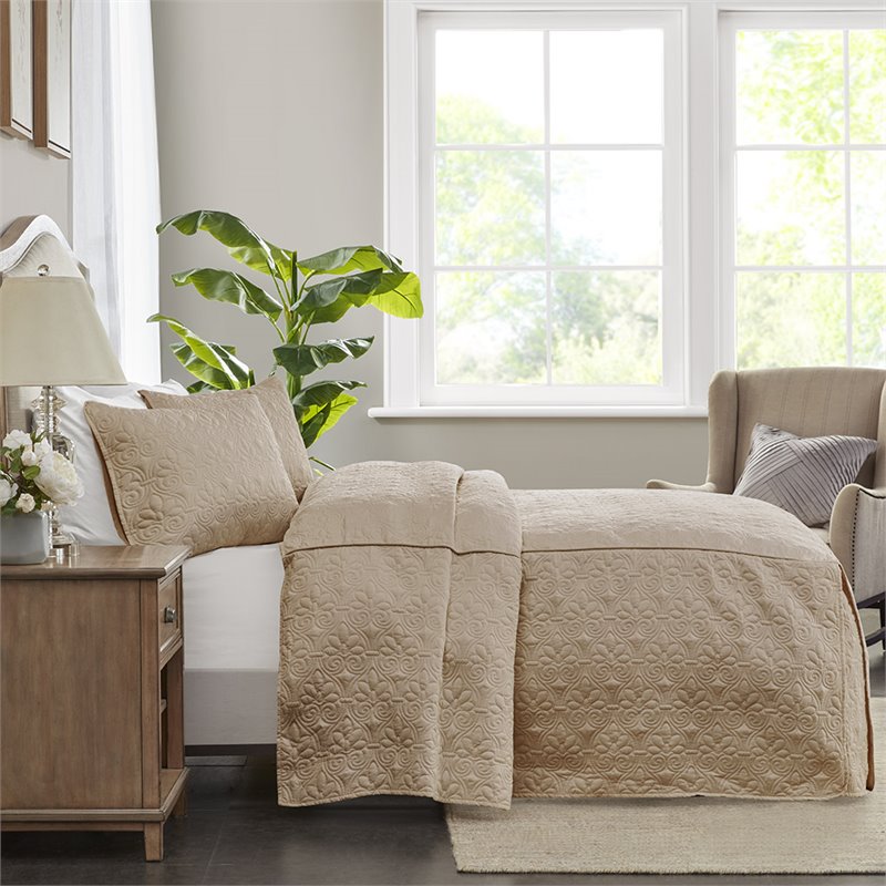 Pemberly Row Traditional 100 Percent Polyester Fitted Bedspread in Brown