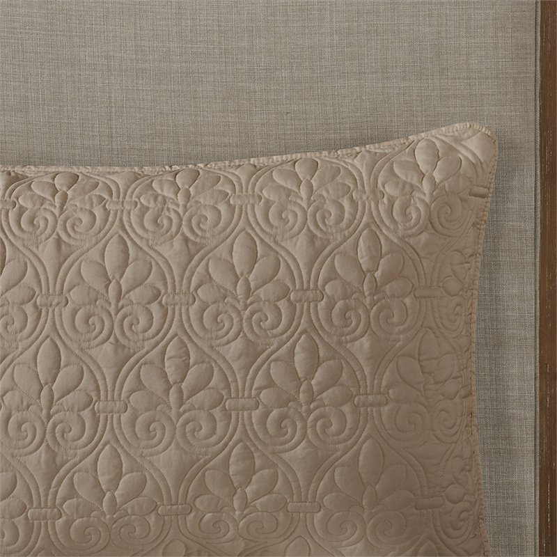 Pemberly Row Traditional 100 Percent Polyester Fitted Bedspread in Brown