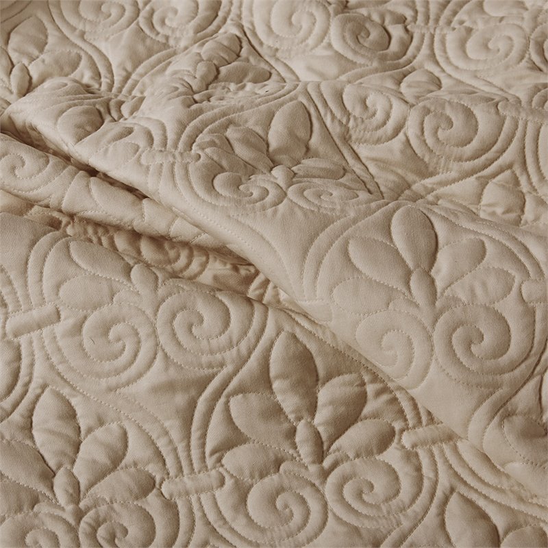 Pemberly Row Traditional 100 Percent Polyester Fitted Bedspread in Brown