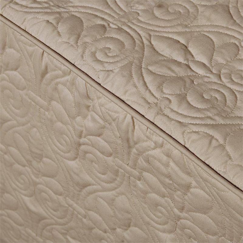 Pemberly Row Traditional 100 Percent Polyester Fitted Bedspread in Brown