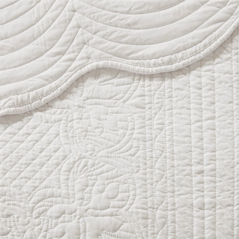 Pemberly Row 3 Piece Reversible Scalloped Edge Quilt Set in White
