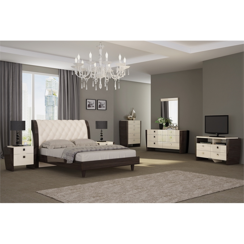Pemberly Row Contemporary 4-Piece Wood Eastern King Bedroom Set in Beige