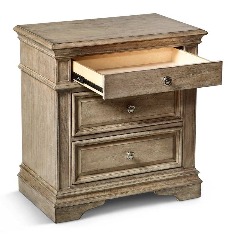 Pemberly Row Set of 4 Solid Wood Driftwood Gray Queen Size Bedroom set