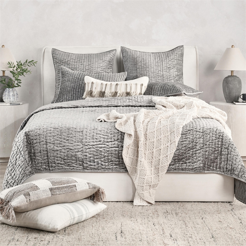 Pemberly Row Transitional Rayon Velvet & Cotton Sateen Queen Quilt in Gray