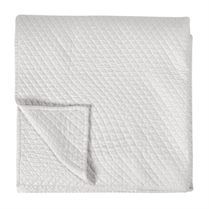 Pemberly Row 98x110&quot Matte Poly Sateen Fabric King Quilt in White Finish