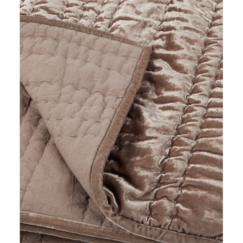 Pemberly Row Modern Transitional Desert Taupe Queen Nylon Quilt