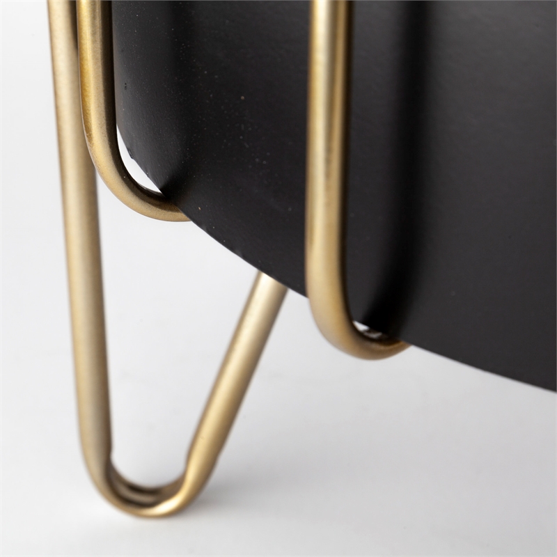 Pemberly Row Pianta Metal Industrial Styled Planters in Black (Set of 2)