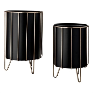 Pemberly Row Pianta Metal Industrial Styled Planters in Black (Set of 2)