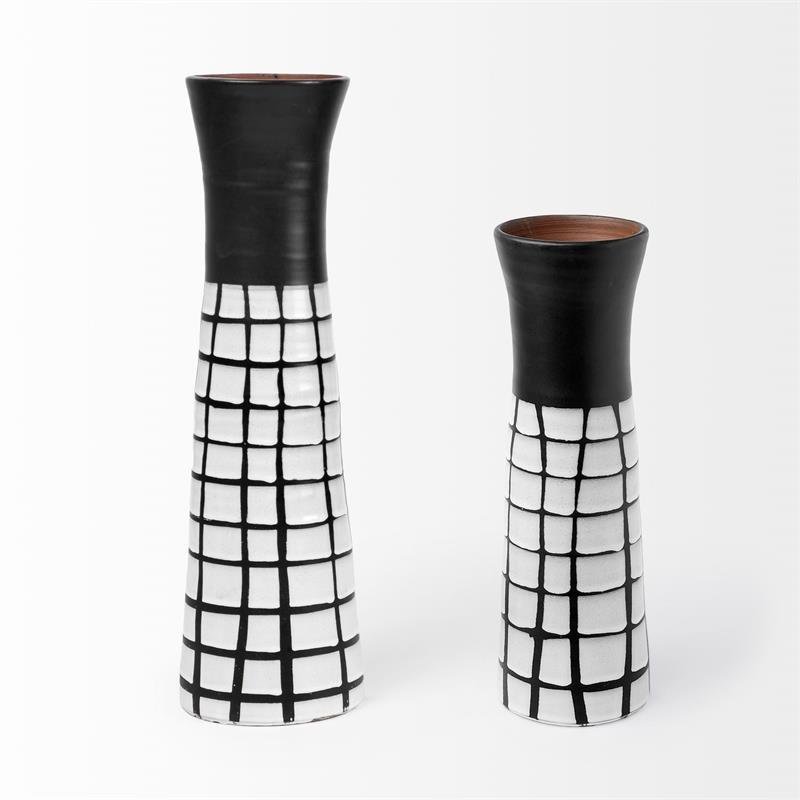 Pemberly Row Mid-Century Large Black/White Large Ceramic Vase