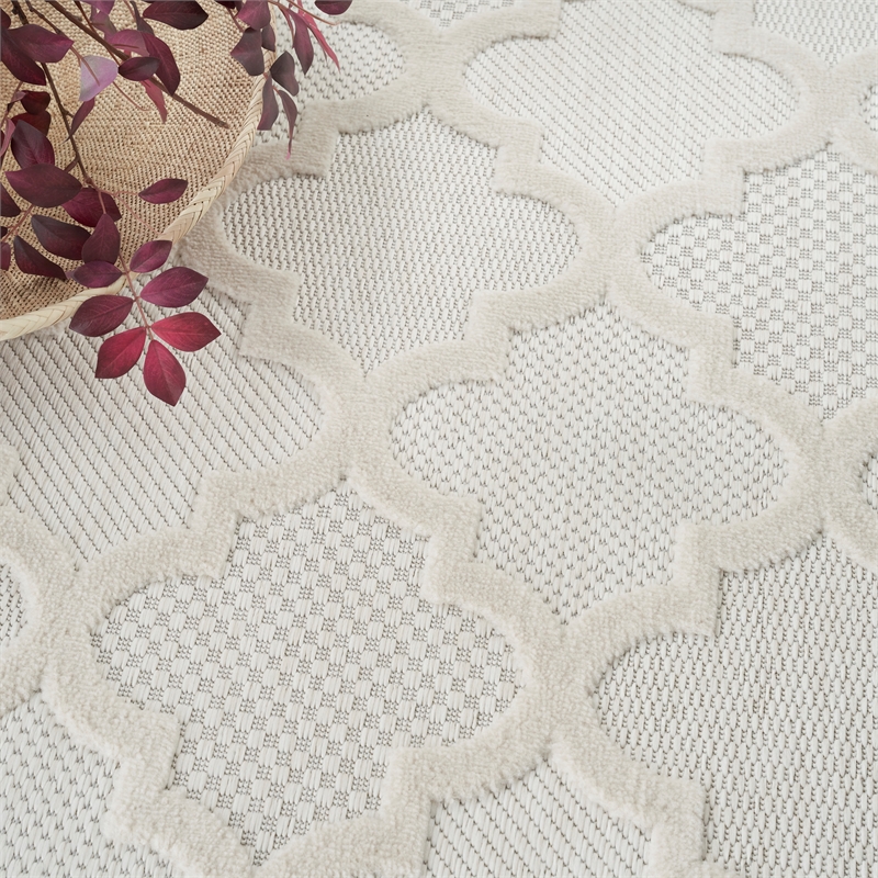 Pemberly Row Coastal Easy Care 4'x6' Ivory/White Indoor/Outdoor Rug