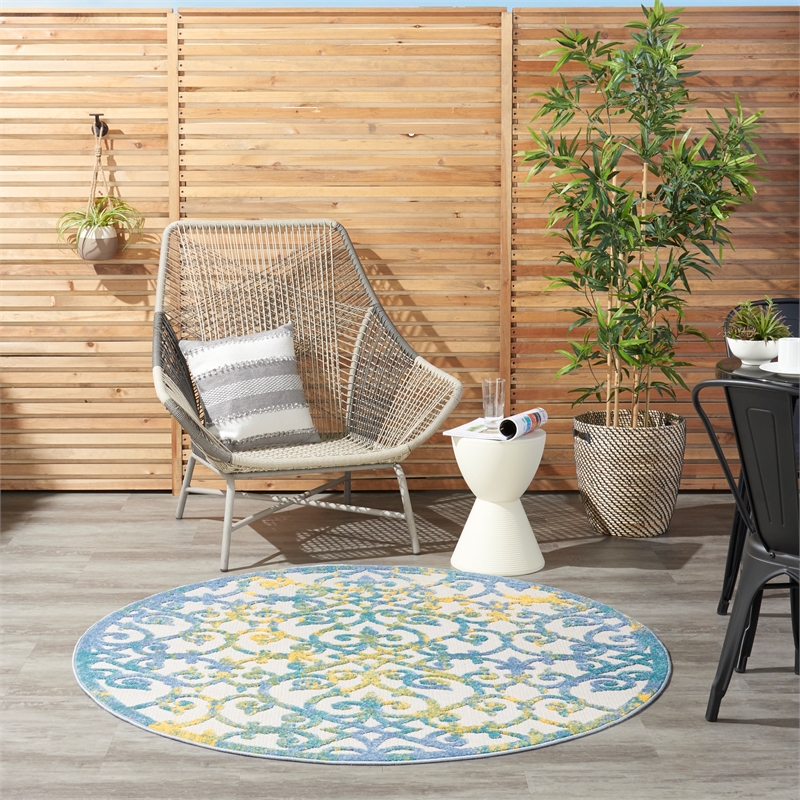 Pemberly Row Contemporary 4' Round Ivory Blue Indoor/Outdoor Rug