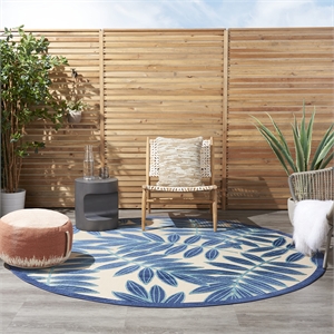 Pemberly Row Contemporary 7'10&quot Round Navy Indoor/Outdoor Rug