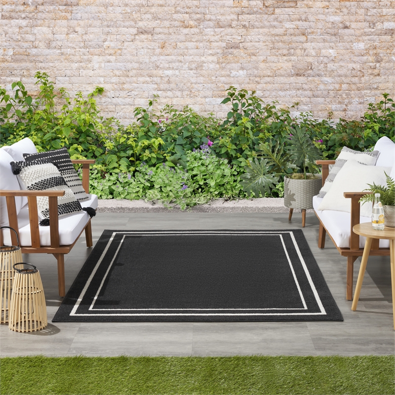 Pemberly Row 4'x6' Black Ivory Contemporary Polypropylene Rug
