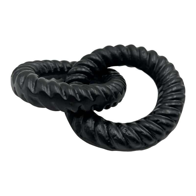 Pemberly Row Decorative Handmade Aluminum 6-inch Modern Chain Sculpture in Black