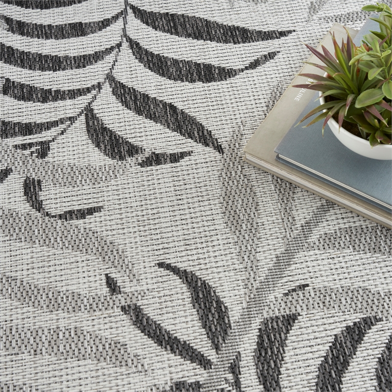 Pemberly Row Contemporary Home Garden Oasis 4'x6' Fabric Grey Area Rug