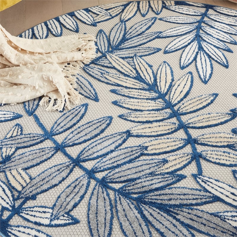 Pemberly Row 4' Round Ivory Navy Fabric Tropical Area Rug (4' Round)