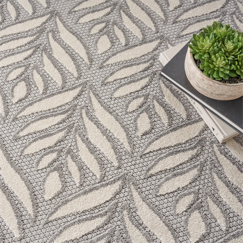 Pemberly Row Contemporary 8' Round Gray Fabric Tropical Area Rug