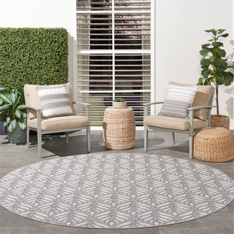 Pemberly Row Contemporary 8' Round Gray Fabric Tropical Area Rug