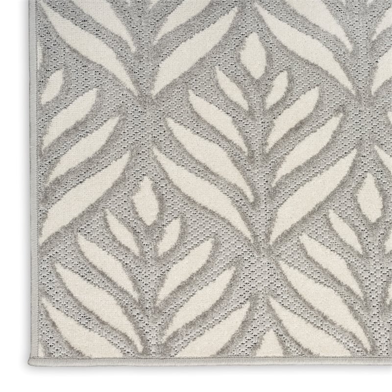 Pemberly Row Contemporary 6'x9' Gray Fabric Tropical Area Rug