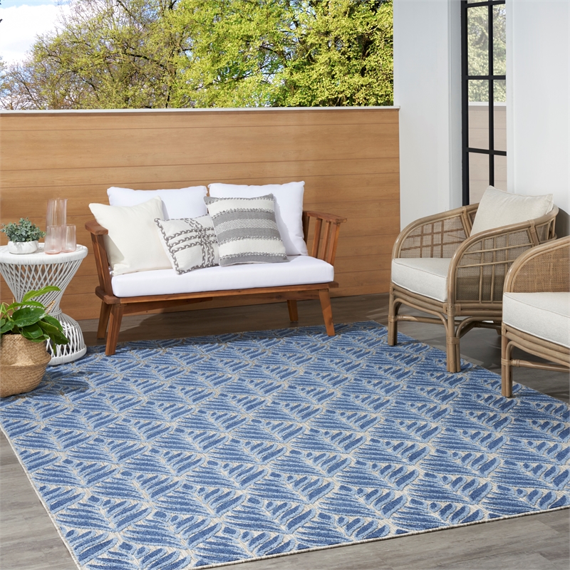 Pemberly Row Contemporary 4'x6' Blue Fabric Tropical Area Rug
