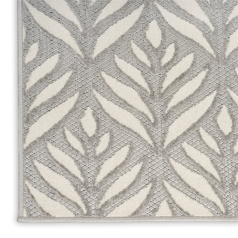 Pemberly Row Contemporary 4'x6' Gray Fabric Tropical Area Rug