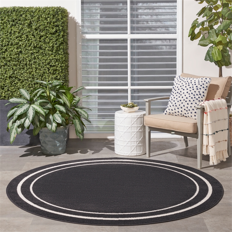 Pemberly Row 4' Round Black Ivory Contemporary Indoor/Outdoor Rug