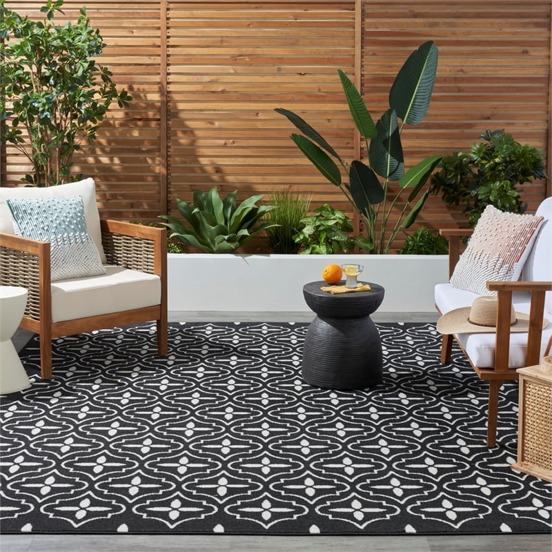 Pemberly Row Contemporary Home 8'x10' Fabric Black Ivory Area Rug