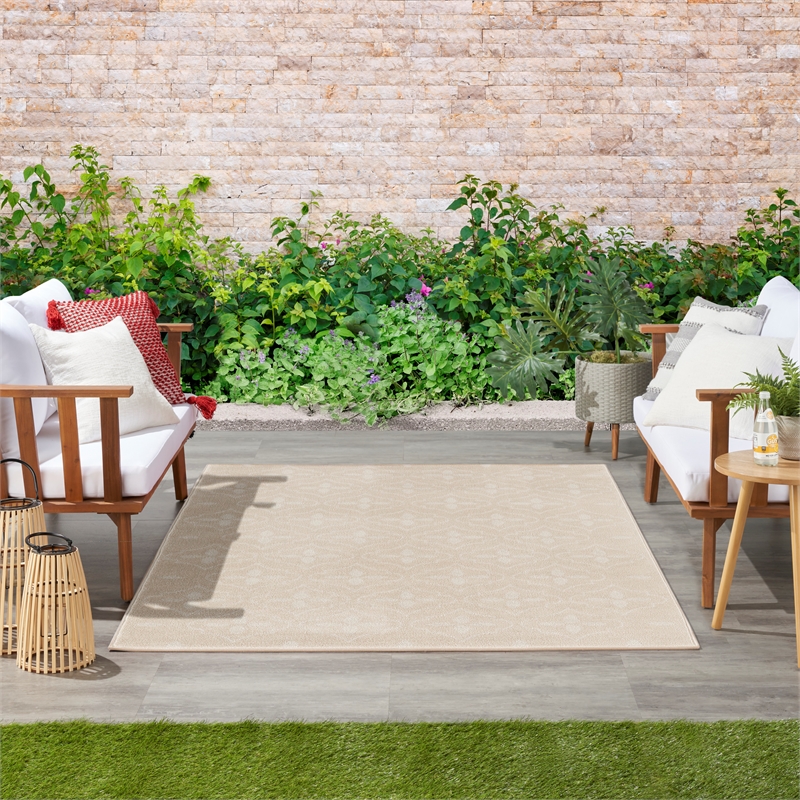 Pemberly Row Modern / Contemporary 4'x6' Ivory Beige Fabric Area Rug