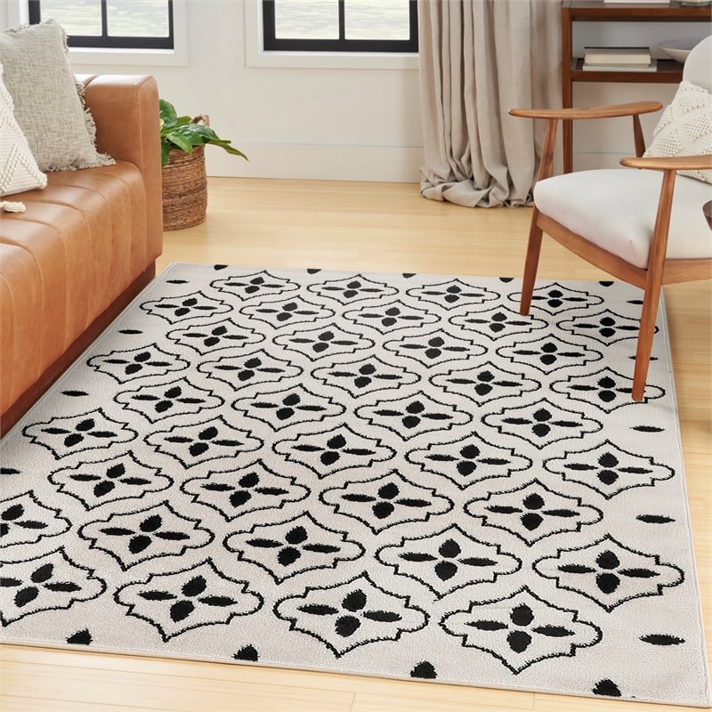 Pemberly Row Modern / Contemporary 4'x6' Ivory Black Fabric Area Rug