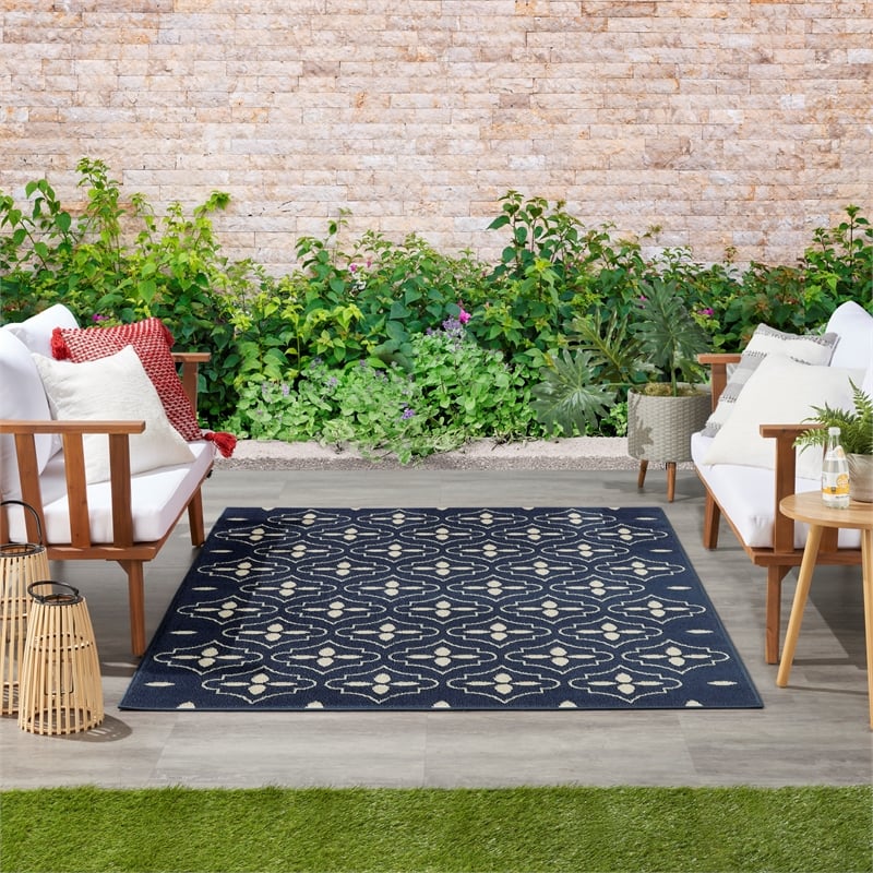 Pemberly Row Modern / Contemporary 4'x6' Navy Ivory Fabric Area Rug