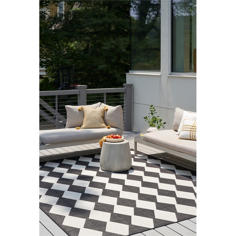 Pemberly Row Modern / Contemporary Home 5'x7' Fabric Black Area Rug