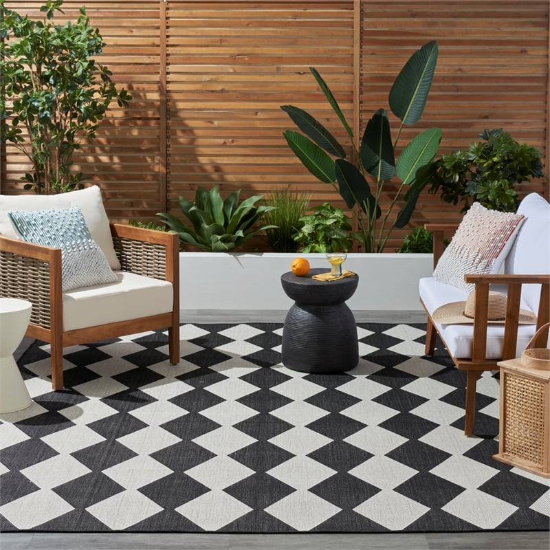 Pemberly Row Modern / Contemporary Home 8'x10' Fabric Black Area Rug