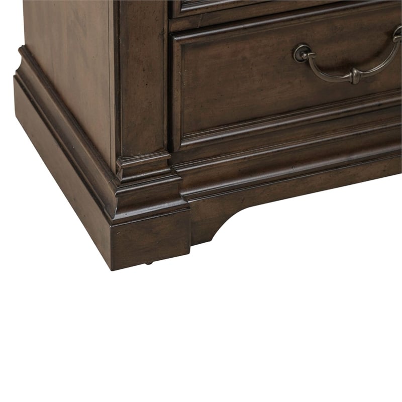Pemberly Row Set of 4 Queen Poster Bed & Dresser & Nightstands in Cherry