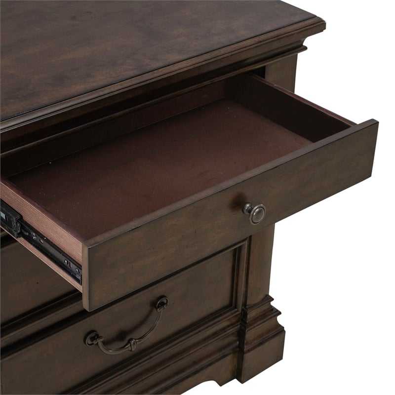 Pemberly Row Set of 4 Queen Poster Bed & Dresser & Nightstands in Cherry