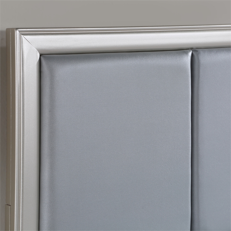 Pemberly Row Contemporary Queen 4-piece Bedroom Set in White