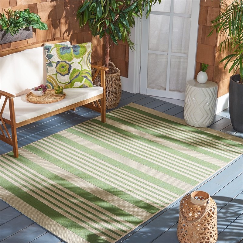 Pemberly Row Contemporary Green Indoor Outdoor Accent Rug 2'7