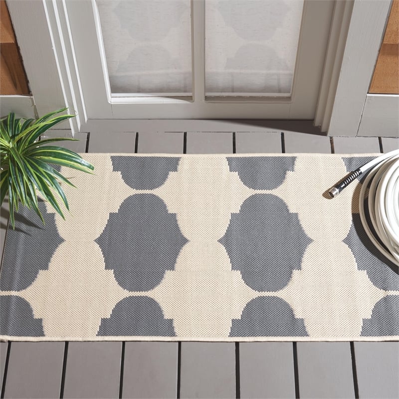 Pemberly Row Contemporary Beige Indoor Outdoor Accent Rug 2' x 3'7