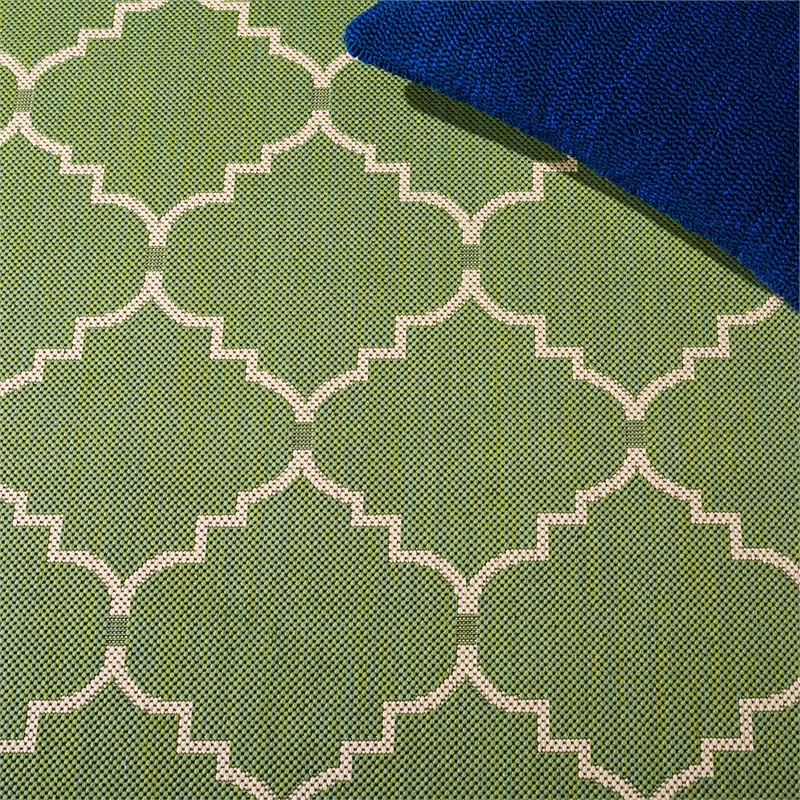 Pemberly Row Polypropylene Green Indoor Outdoor Rug - Square 6'7