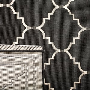Pemberly Row Polypropylene Black Indoor Outdoor Rug - 2' x 3'7&quot