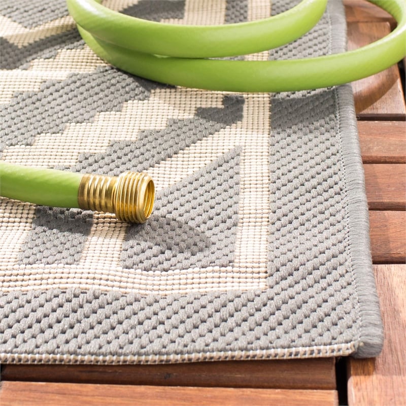 Pemberly Row Polypropylene Anthracite Indoor Outdoor Rug - 2'7