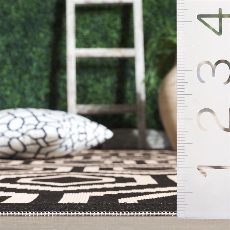 Pemberly Row Polypropylene Black Indoor Outdoor Rug - 8' x 11'