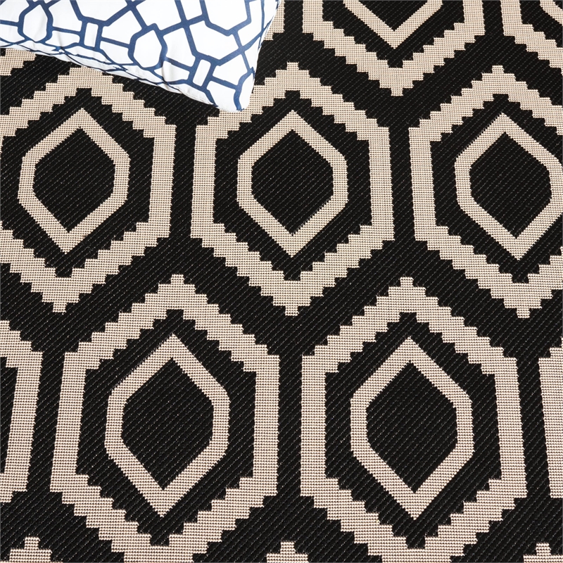 Pemberly Row Polypropylene Black Indoor Outdoor Rug - 8' x 11'