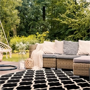 Pemberly Row Polypropylene Black Indoor Outdoor Rug - 9' x 12'