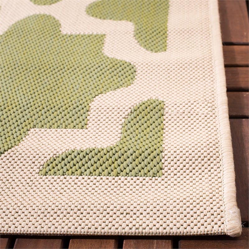 Pemberly Row Polypropylene Green Indoor Outdoor Rug - Square 4'